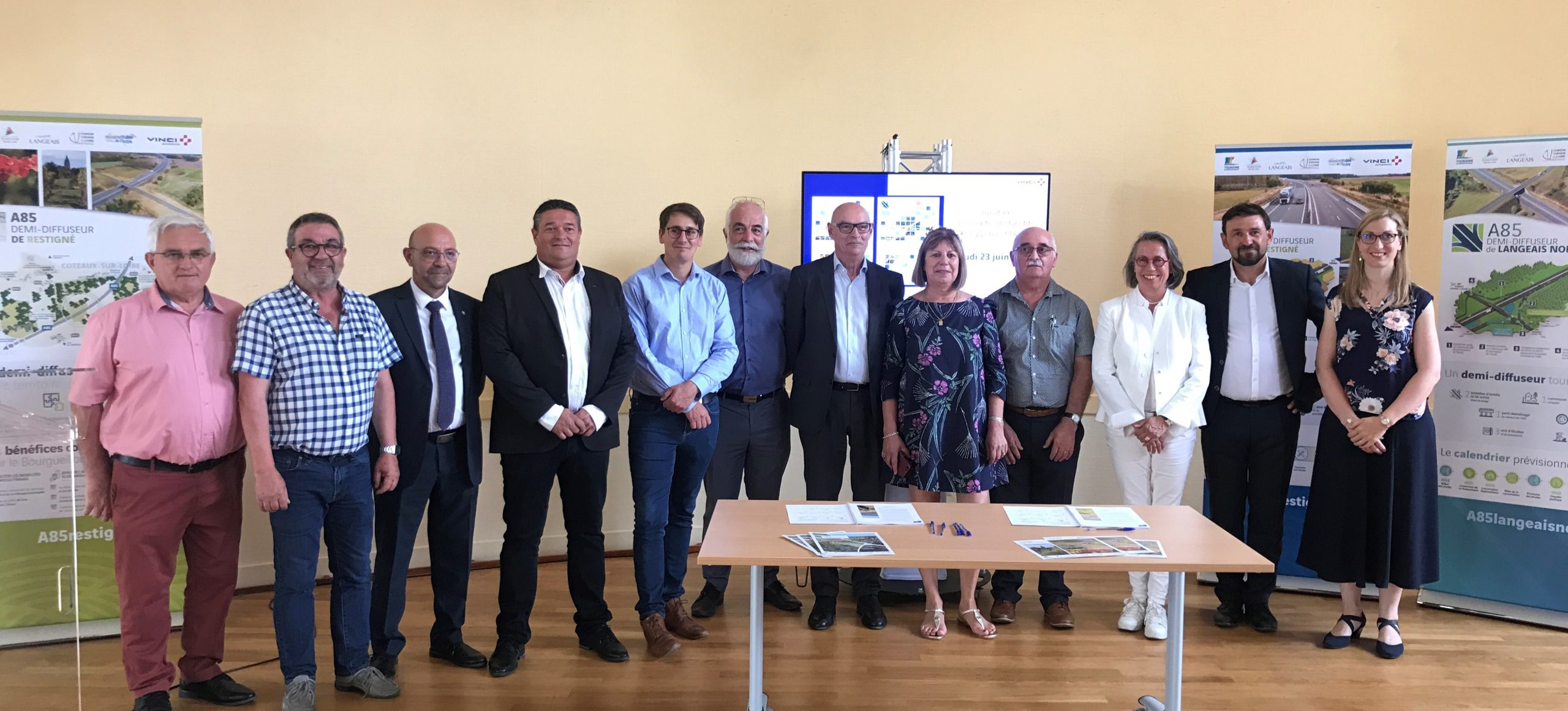 A85 demi-diffuseur coteaux-sur-loire : signature chartre d'objectifs de développement durable