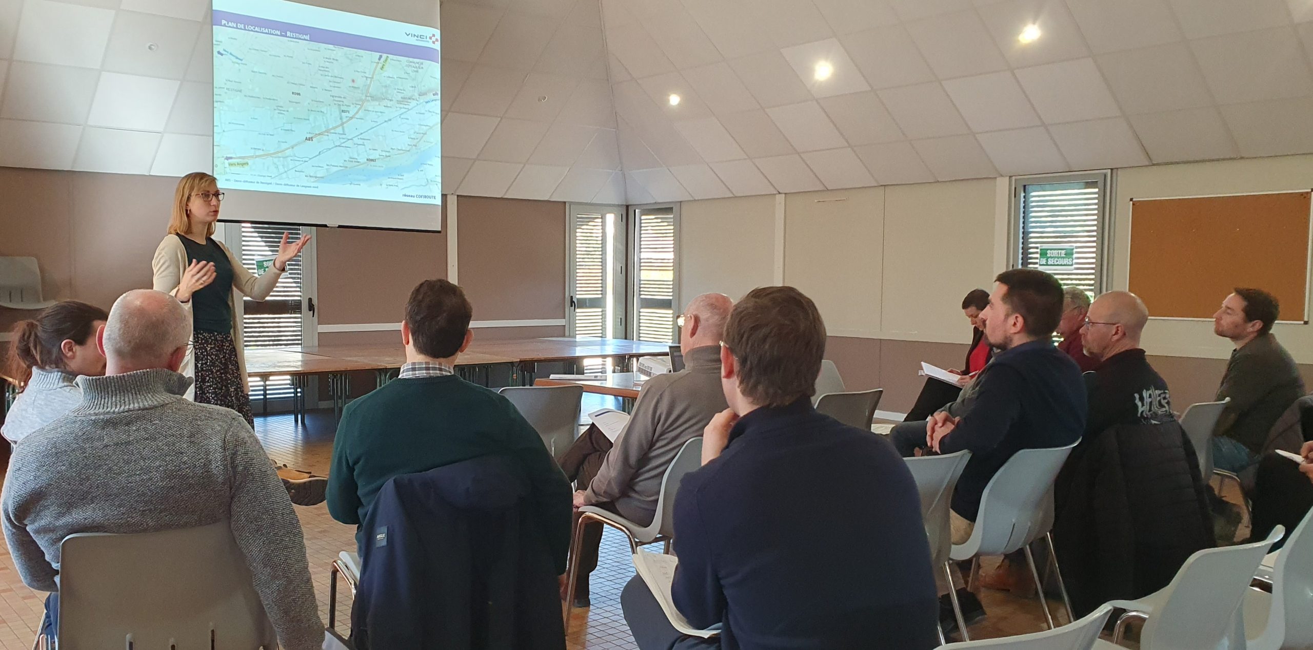 réunion agriculteurs A85 demi-diffuseur de Coteaux-sur-Loire